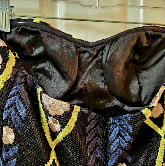 L'atiste by Amy Embroidered HiLo Cocktail Dress - Picture 7 of 11